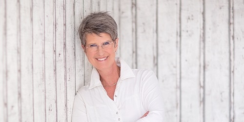 AndieWandgelehnt._Portrat